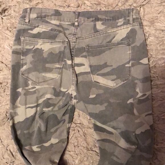 Camo pants - Picture 2 of 3